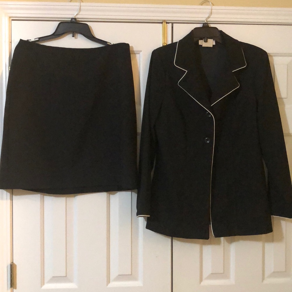 2-piece Ladies’ Suit, jacket and skirt